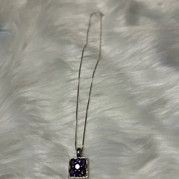 Elegant Silver and Purple Pendant Necklace - Picture 4 of 9